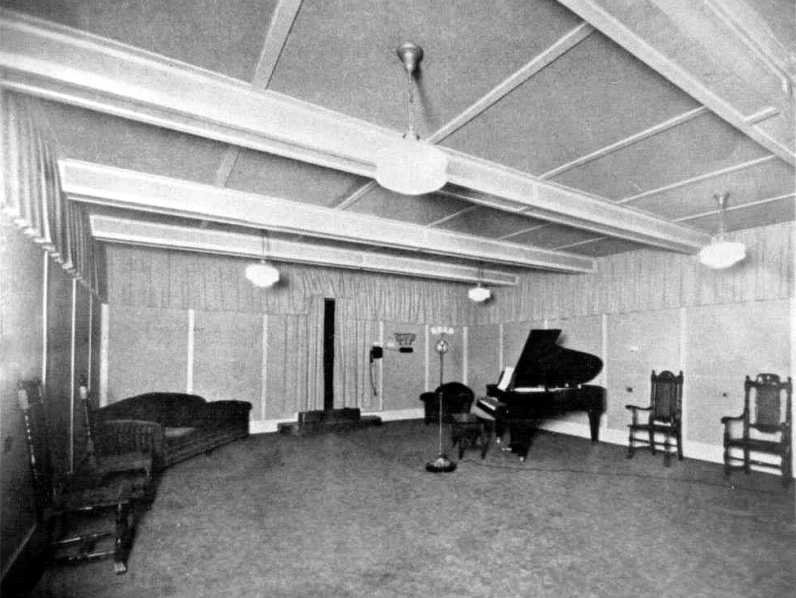  Studio Image